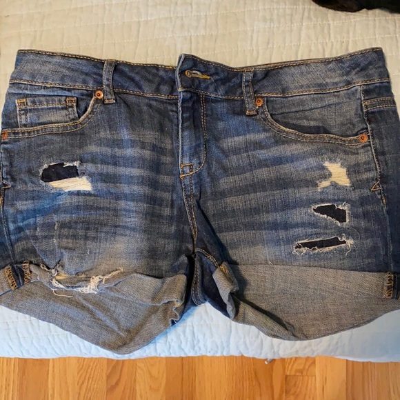 Size 8 Aeropostale Jean Shorts - Picture 1 of 3